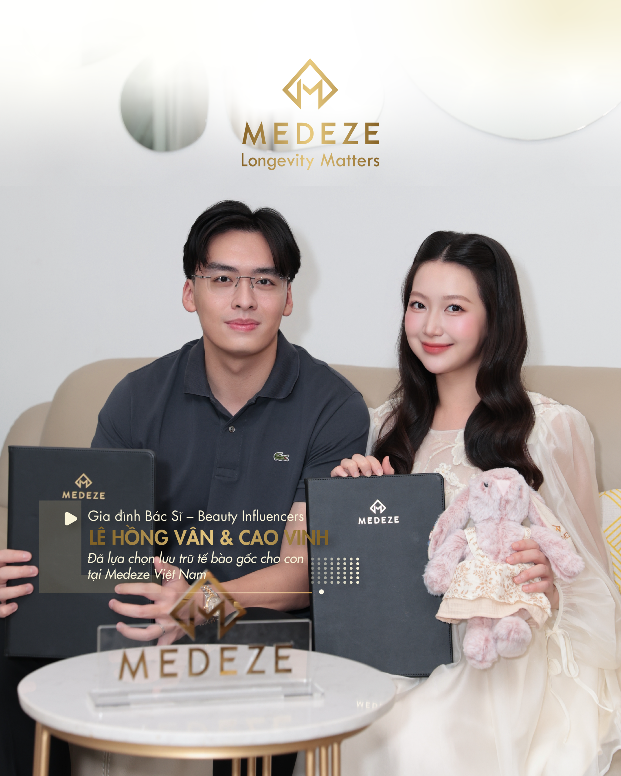 Cặp đôi Hồng Vân & Cao Vinh chia sẻ khoảnh khắc hoàn tất lưu trữ tế bào gốc cho con cùng Medeze Việt Nam (Ảnh: Instagram nhân vật).